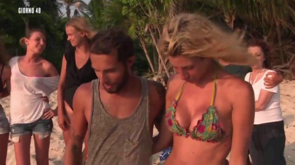 Isola dei Famosi: lo scontro tra Paola Caruso e Marco Carta isola dei famosi 2016