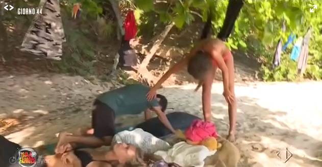 Paura all’Isola dei famosi 11, 2016, malore per Jonas Berami: lascerà Playa Uva?