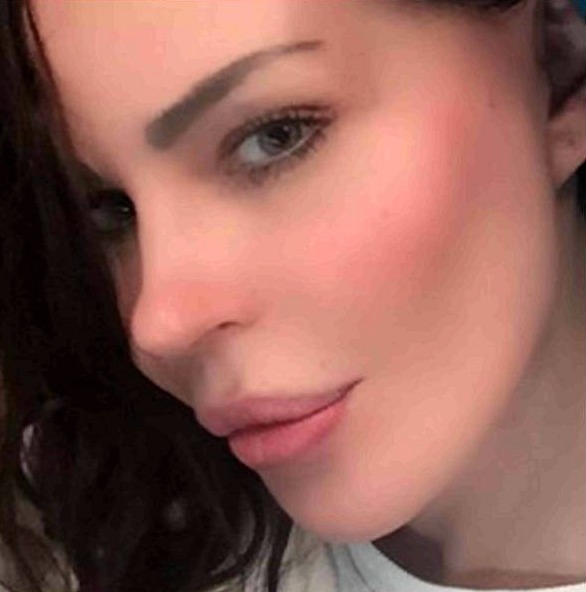 Gossip, Nina Moric nuovo tatuaggio per la showgirl… nin moric,gossip, nuovo tatuaggio