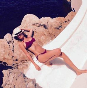 Alessia Marcuzzi in bikini Hôtel du Cap-Eden-Roc