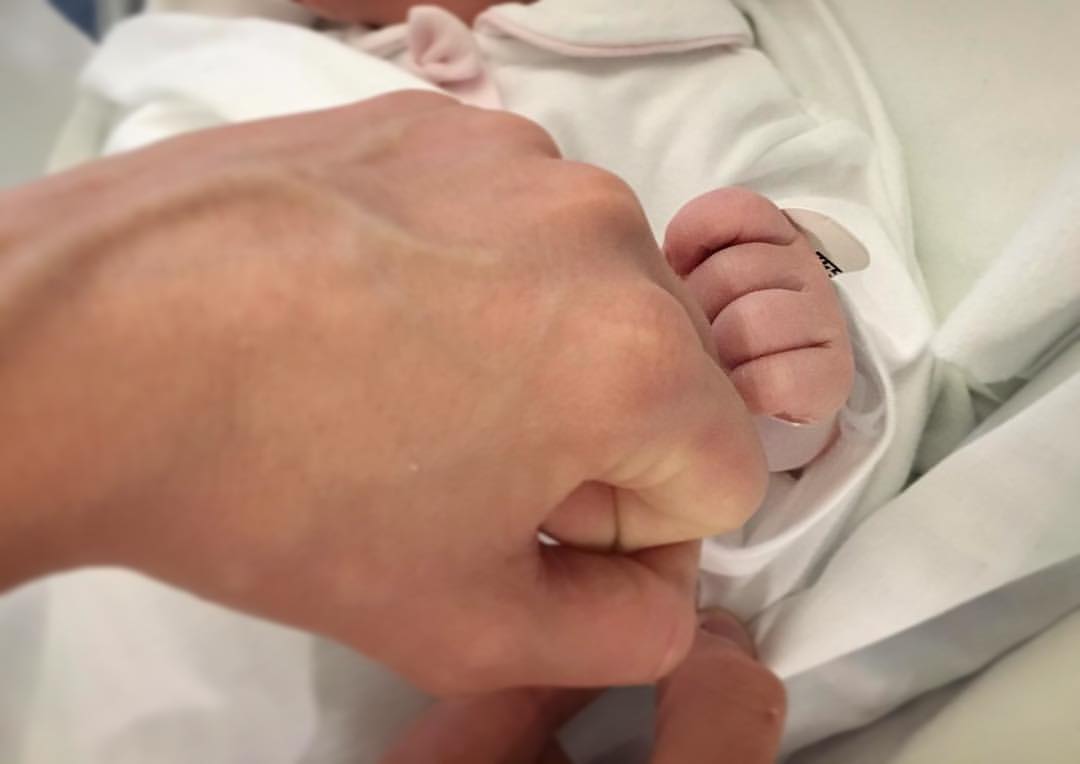 Gossip news: Cristina De Pin ha partorito, la prima foto di Mariam Cristina De Pin e la figlia Mariam: la prima foto