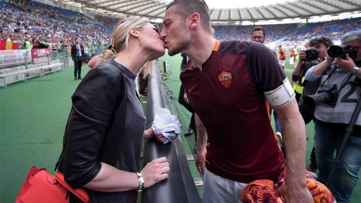 Francesco Totti zittisce le voci uscite al Maurizio Costanzo show gf vip news, Francesco Totti, Maurizio Costanzo show, News, Notizie, Gossip,