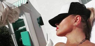 Gossip news, Anastacia in bikini a Positano mostra le sue virtù Anastacia in piscina si gode il sole Made in Italy