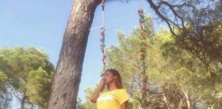 Gossip, Belen Rodriguez a Ibiza trova l’equilibrio: almeno così dice lei Belen Rodriguez a Ibiza sull'altalena immersa nei pensieri