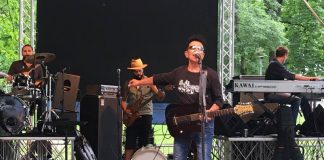 Edoardo Bennato compie 70 anni e ne festeggia 50 sul palco Edoardo Bennato compie 70 anni