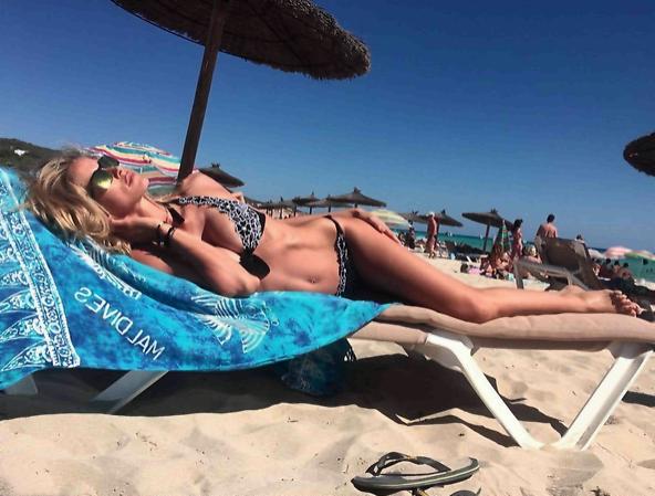 Elena Santarelli in bikini a Formentera: le foto