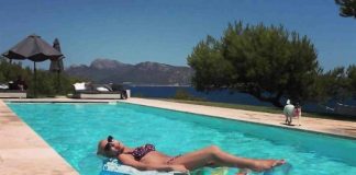 Gossip news – Donatella Versace in bikini conquista la Sardegna Donatella Versace in bikini sardegna, gossip news,