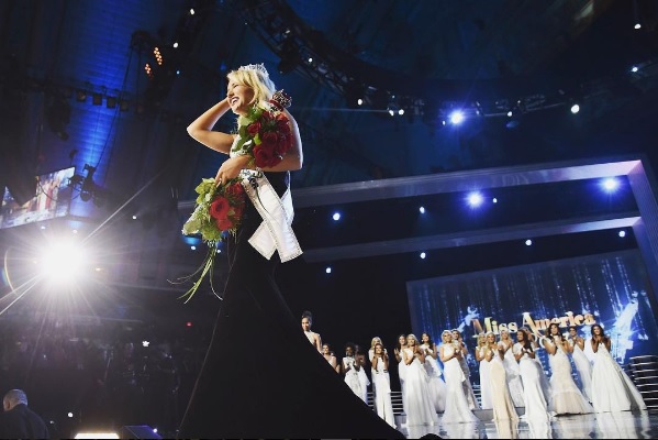 Miss America 2016: è la 21enne Savvy Shields