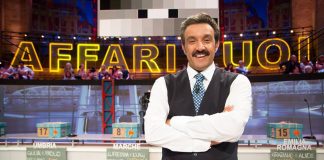 Flavio Insinna sospeso: arriva una tremenda stangata televisiva Flavio Insinna, Flavio Insinna sospeso, gossip tv,