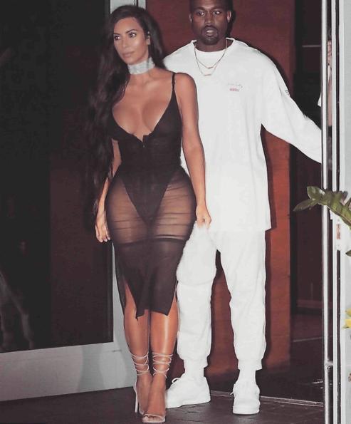Gossip. news.Gossip news: Kim Kardashian in body a Miami passeggia ma si vede tutto