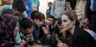 Gossip news, Angelina Jolie e il suo impegno umanitario in Siria Gossip news Angelina Jolie e Brad Pitt news divorzio: Brad Pitt fa i test