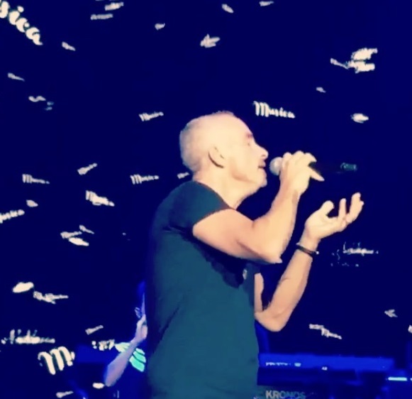 Eros Ramazzotti sul palco