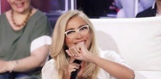 Maria De Filippi salva Mara Venier: “Tutti quei soldi a Fabio Fazio” Mara Venier, Maria De Filippi, Fabio Fazio, Rai, tv, news,