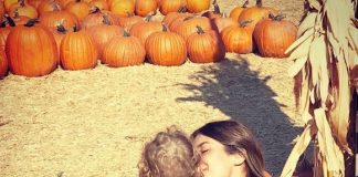 Elisabetta Canalis festeggia Halloween tra le zucche con Skyler! gossip news, gossip, Elisabetta Canalis news,