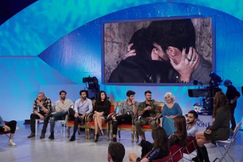UeD News, Bacio esterna Riccardo Martina Uomini e donne gossip