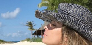 Gossip Elisabetta Canalis alle Bahamas toglie il bikini gossip Elisabetta Canalis e Skyler Bahamas