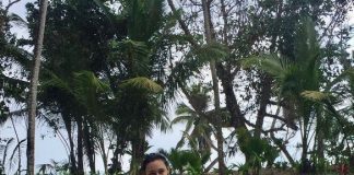 Giulia Pauselli mostra il lato b alle Seychelles e imita Belen: ecco il risultato! Giulia Pauselli in piscina