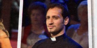 Isola dei Famosi 2017 news: un prete concorrente nel cast dei naufraghi isola dei famosi 2017, news, Don Davide Banzato
