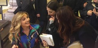 Lorella Cuccarini presenta il libro “Ogni giorno il sole” folla a La Feltrinelli Gossip news, Lorella Cuccarini libro ogni giorno il sole