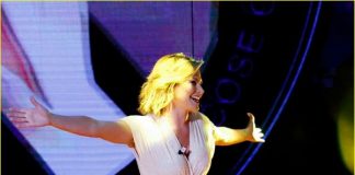 Selfie le cose cambiano: il look di Simona Ventura nella terza puntata