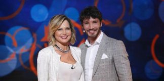 Simona Ventura nomina Andrea Iannone a Selfie. De Martino manda giù il rospo Simona Ventura Stefano De Martino selfie - le cose cambiano