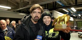 Striscia la notizia: Tapiro D’oro a Valentino Rossi tapiro d'oro, striscia la notizia, gossip, news, gossip e tv, valentino rossi,