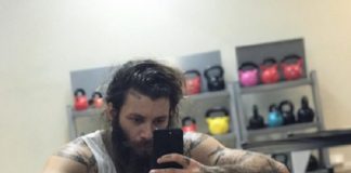 Isola dei Famosi 2017 Andrea Marcaccini a rischio espulsione: il motivo Andrea Marcaccini l'Isola dei Famosi 2017
