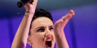 Arisa sorprende i fan in vista del Tour: tutto in una foto! Arisa gossip