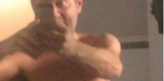 Enrico Papi grasso? Fisico palestrato per lo storico conduttore di Sarabanda Enrico Papi