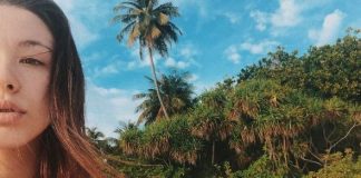 Aurora Ramazzotti dalle Maldive fa le corna: “A chi ce vo’ male”