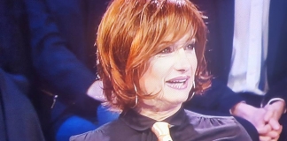 Isola dei Famosi Vladimir Luxuria svela il gossip: “Lui e la notte brava…” Isola dei Famosi 2017, isola dei famosi, Vladimir Luxuria, gossip,
