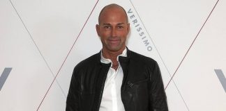 A Verissimo Vladimir Luxuria “battezza” l’inviato Stefano Bettarini Verissimo, Vladimir Luxuria, Stefano Bettarini, Isola dei Famosi 2017, Silvia Toffanin,