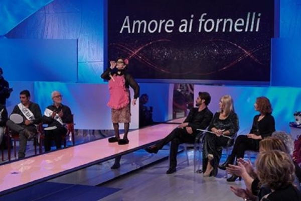 Emy sfilata puntata Uomini e Donne trono over gossip tv anticipazioni
