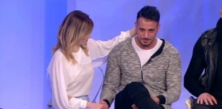 Uomini e Donne, Alessia Cammarota in lacrime: parto secondo figlio Aldo Palmeri e Alessia Cammarota insieme a Uomini e Donne.
