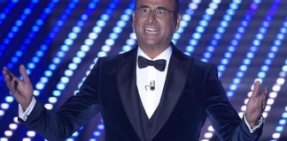 Carlo Conti Sanremo 2017: il gesto spiazza tutti e allontana il gossip Carlo Conti al Festival di Sanremo.