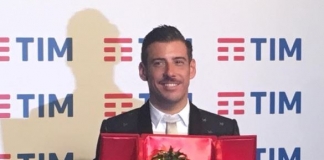 Francesco Gabbani vince il Festival di Sanremo 2017 con Occidentali’s Karma