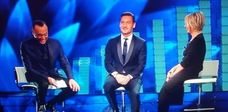 Gossip: Francesco Totti presentatore a Sanremo tra gaffe e risate Francesco Totti Festival Sanremo 2017 intervista ospite Carlo Conti Maria De Filippi gossip tv