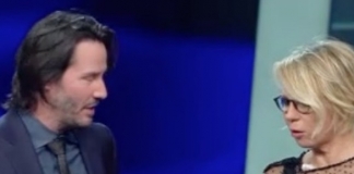 Keanu Reeves a Sanremo: l’intervista al bacio di Maria De Filippi Keanu Reeves intervista Maria De Filippi Festival Sanremo 2017 gossip tv bacio