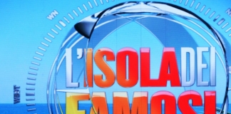 Isola 2017: Alessia Marcuzzi inaugura la primavera con un look rosa pesca ALESSIA MARCUZZI Isola dei Famosi 2017 foto
