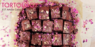 Ricetta Brownies: come fare i Brownies al cioccolato fondente e mandorle Brownies