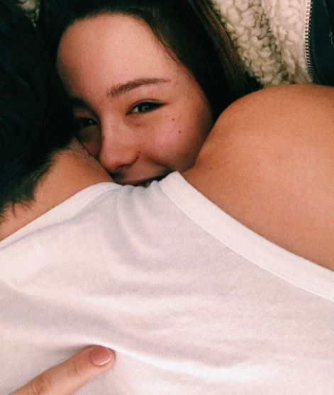 Aurora Ramazzotti e il fidanzato in uno scatto su Instagram.