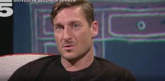 Francesco Totti da Costanzo a L’Intervista: “Mi volete far piangere” Francesco Totti, Maurizio Costanzo, L'Intervista, gossip news,