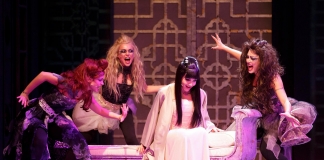 Lorella Cuccarini strega la platea del Brancaccio con La Regina di Ghiaccio
