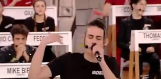 Michele Perniola si scatena sul palco di Amici: pubblico in delirio!