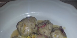 Ricetta Polpette di maiale con cipolla in bianco: In cucina polpette di maiale con cipolla