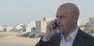 Il Commissario Montalbano stasera in tv con La pista di sabbia: la trama Commissario Montalbano