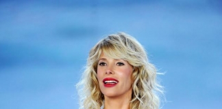 Isola dei famosi 2017 puntata finale: Alessia Marcuzzi look da ballerina alessia marcuzzi look finale isola dei famosi 2017