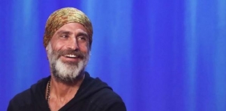 Raz Degan lite al Maurizio Costanzo Show: ecco cosa è successo raz degan maurizio costanzo show