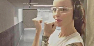 Nina Moric sempre sul pezzo, in tutti i sensi