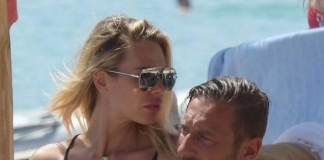 Vip estate 2017: Totti e Ilary Blasi a Mykonos: ecco cosa è successo Totti, Totti news, Franceso Totti, 1 milione, fan, social,